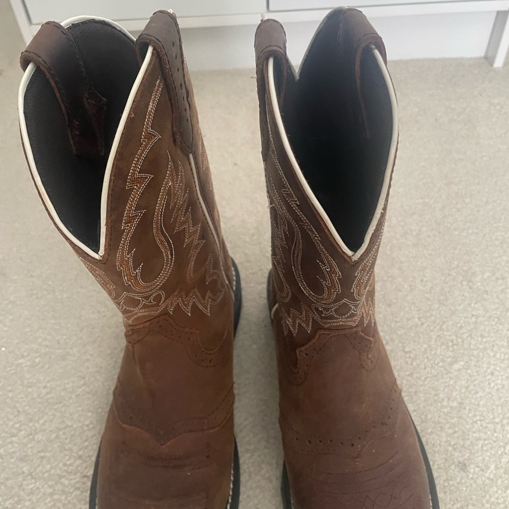 Boys Justin boots.  Like new